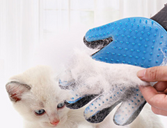 Pet Gentle Deshedding Brush Glove